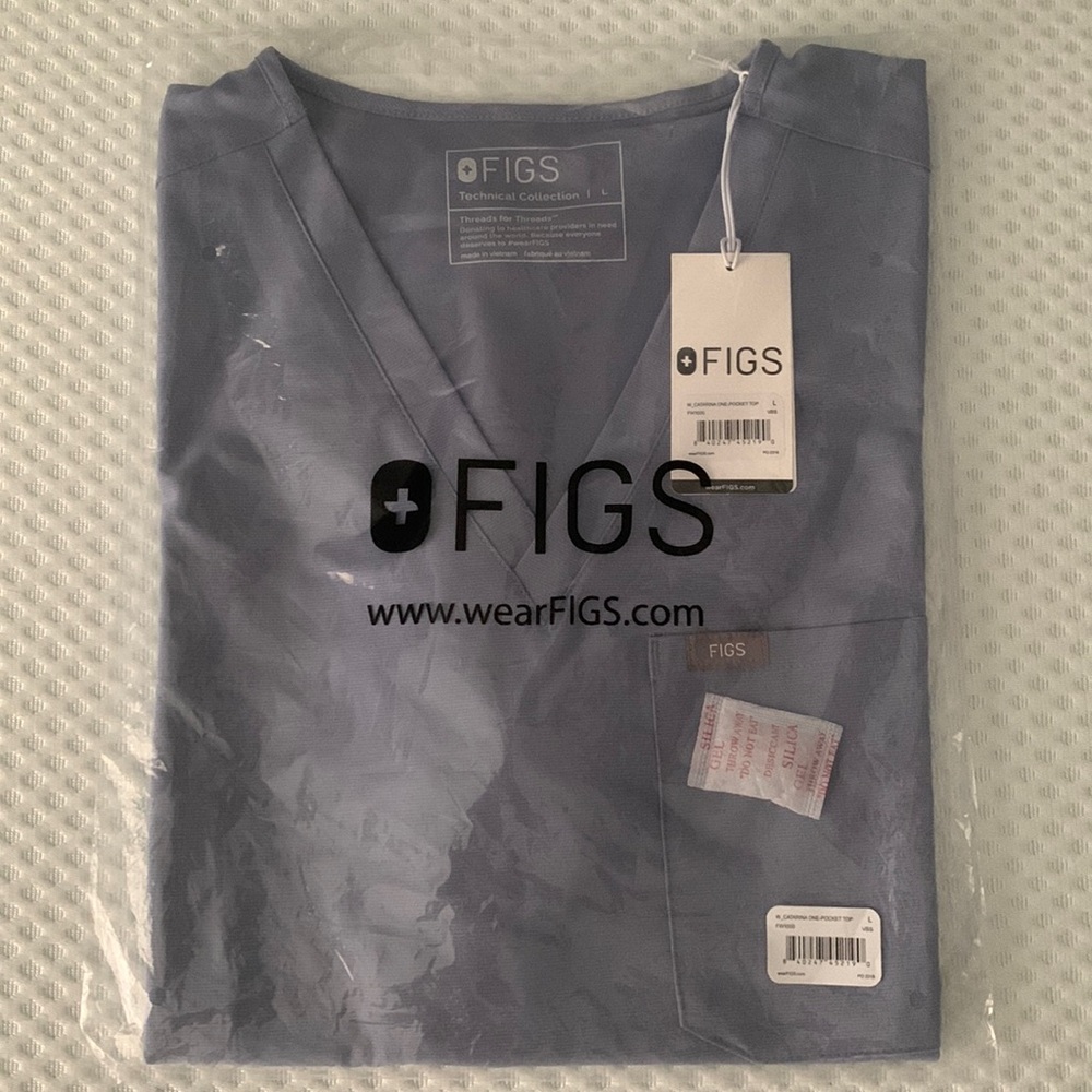 FIGS Scrub top.